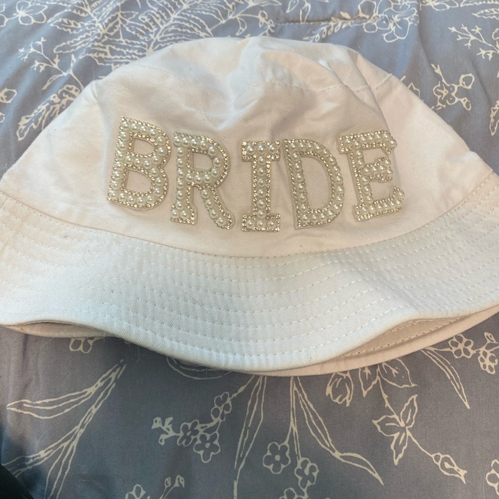 Bridal bucket hat